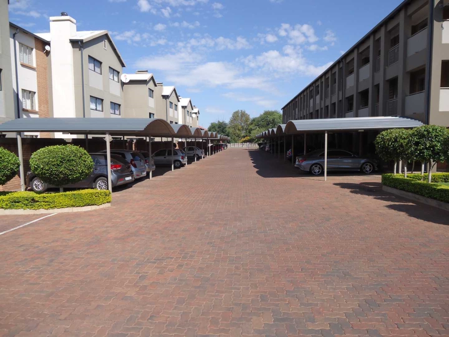 To Let 2 Bedroom Property for Rent in Moregloed Gauteng