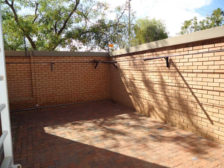To Let 2 Bedroom Property for Rent in Moregloed Gauteng