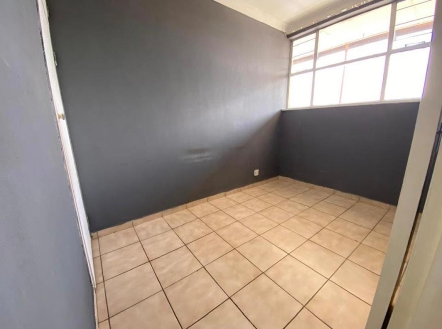 2 Bedroom Property for Sale in Florida Lake Gauteng