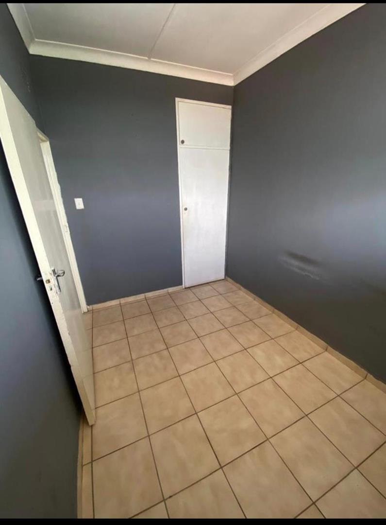 2 Bedroom Property for Sale in Florida Lake Gauteng