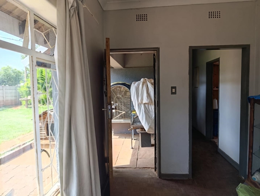 5 Bedroom Property for Sale in Rhodesfield Gauteng