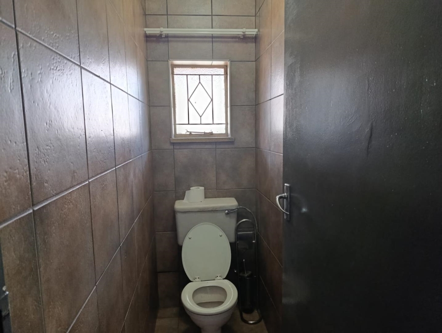 5 Bedroom Property for Sale in Rhodesfield Gauteng