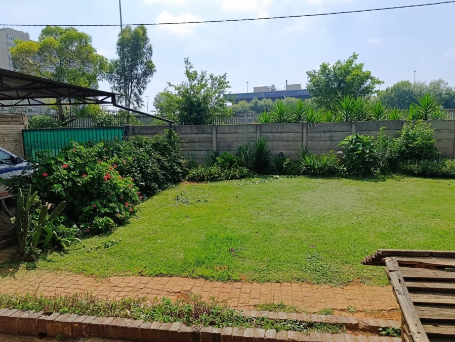 5 Bedroom Property for Sale in Rhodesfield Gauteng