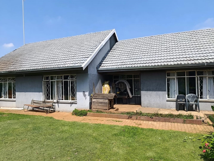 5 Bedroom Property for Sale in Rhodesfield Gauteng