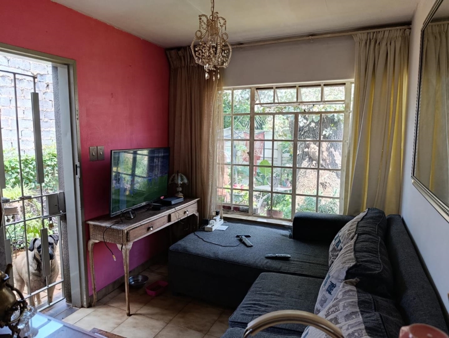 5 Bedroom Property for Sale in Rhodesfield Gauteng