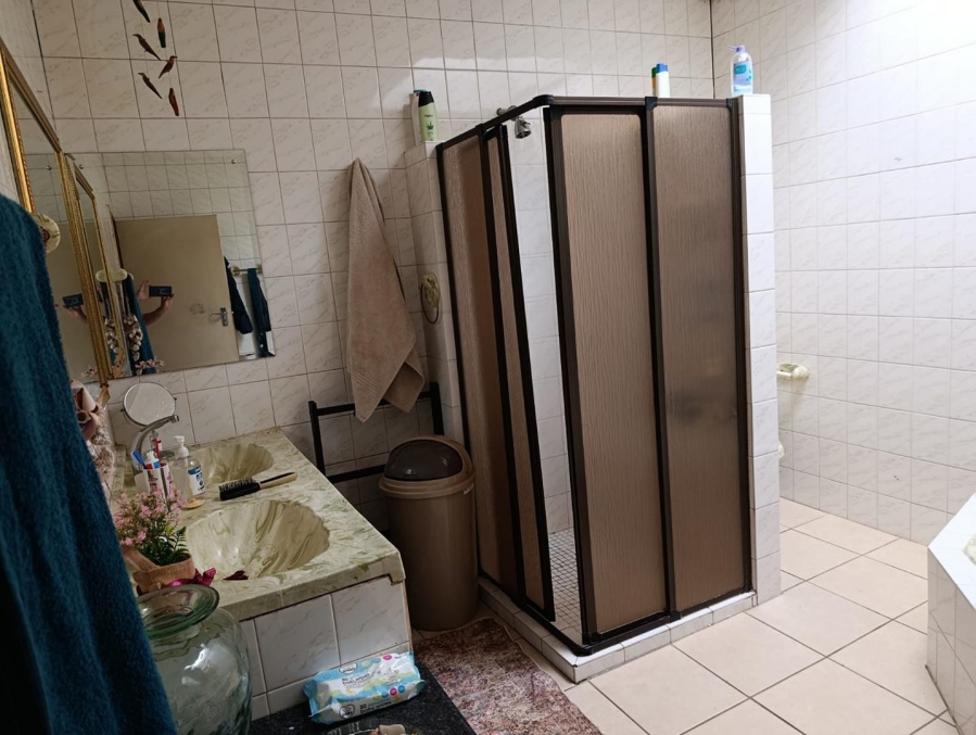 5 Bedroom Property for Sale in Rhodesfield Gauteng