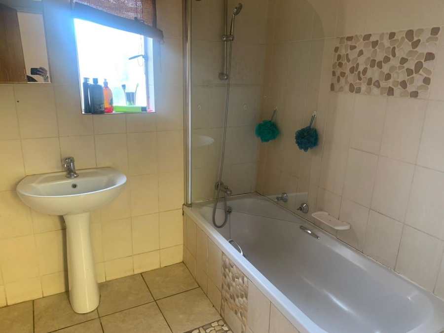 4 Bedroom Property for Sale in Birchleigh Gauteng