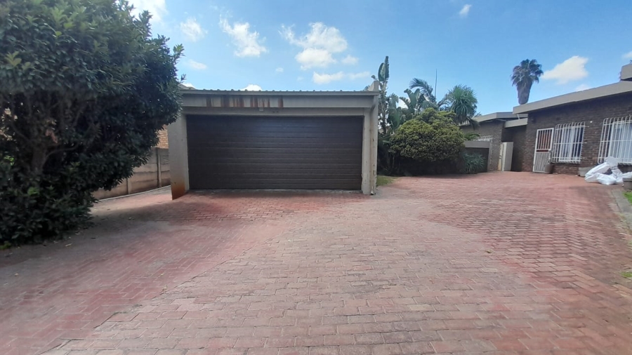 4 Bedroom Property for Sale in Birchleigh Gauteng