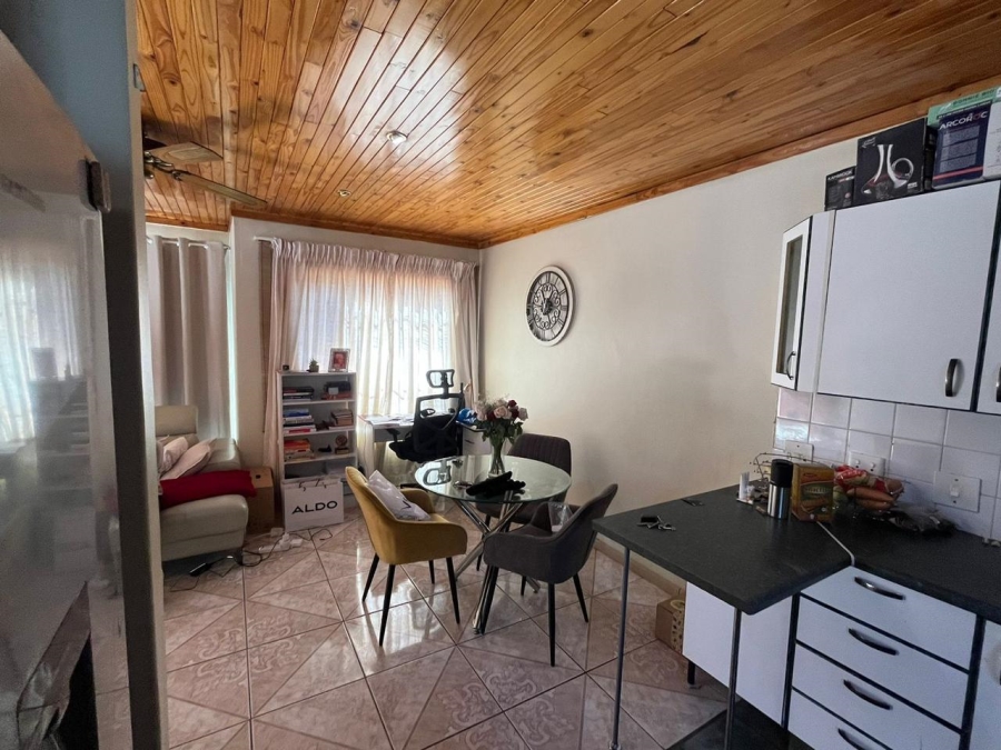 2 Bedroom Property for Sale in Die Hoewes Gauteng