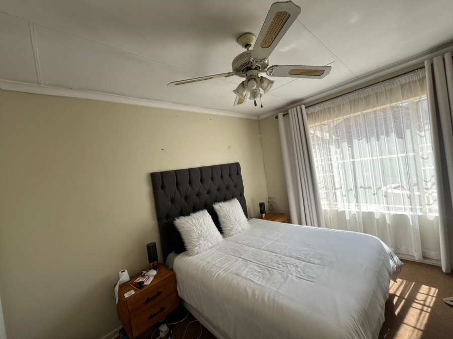 2 Bedroom Property for Sale in Die Hoewes Gauteng