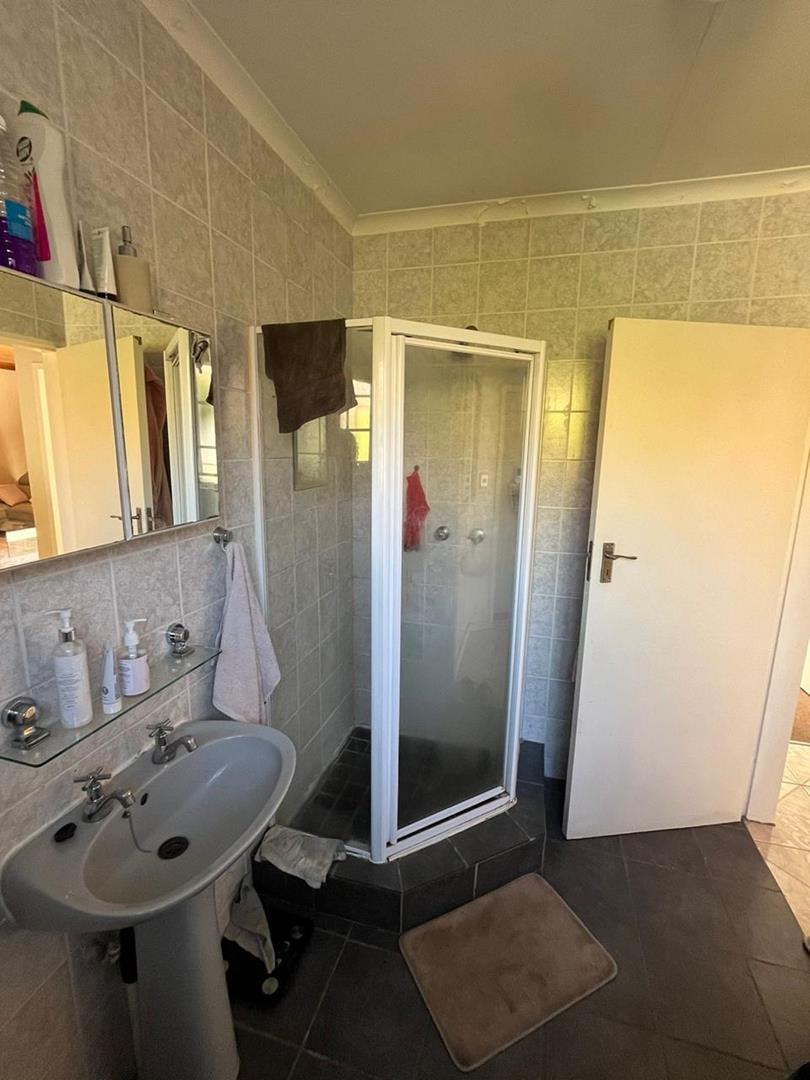 2 Bedroom Property for Sale in Die Hoewes Gauteng