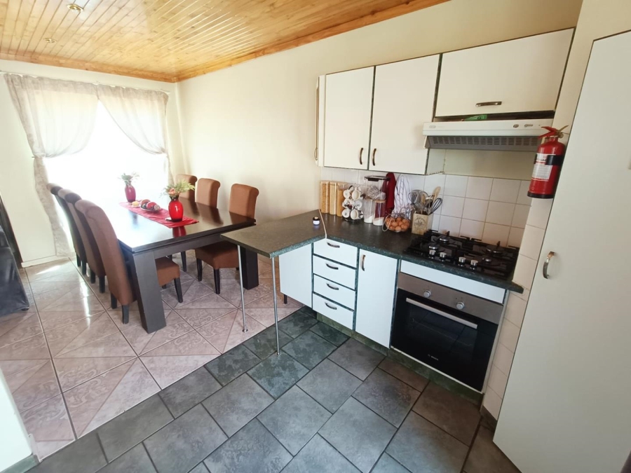 2 Bedroom Property for Sale in Die Hoewes Gauteng