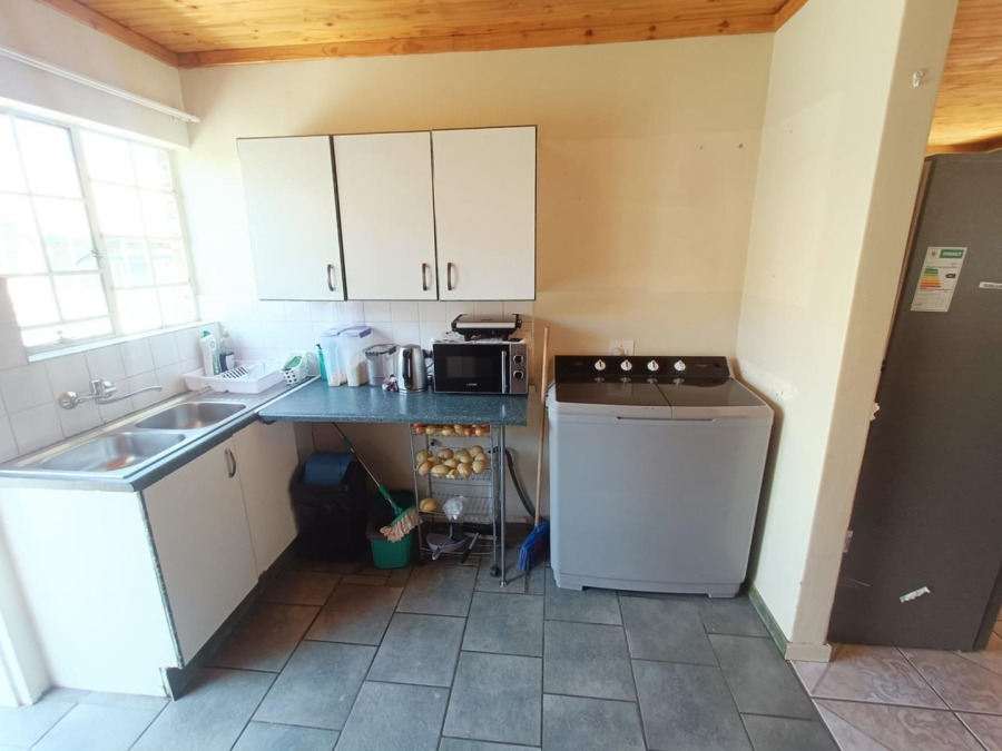 2 Bedroom Property for Sale in Die Hoewes Gauteng