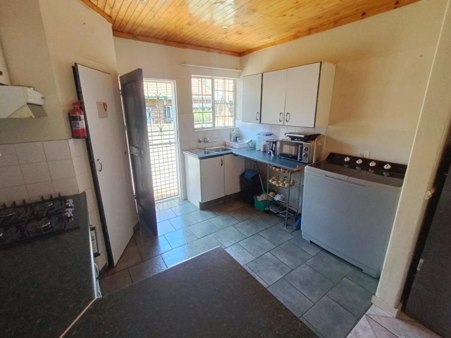2 Bedroom Property for Sale in Die Hoewes Gauteng