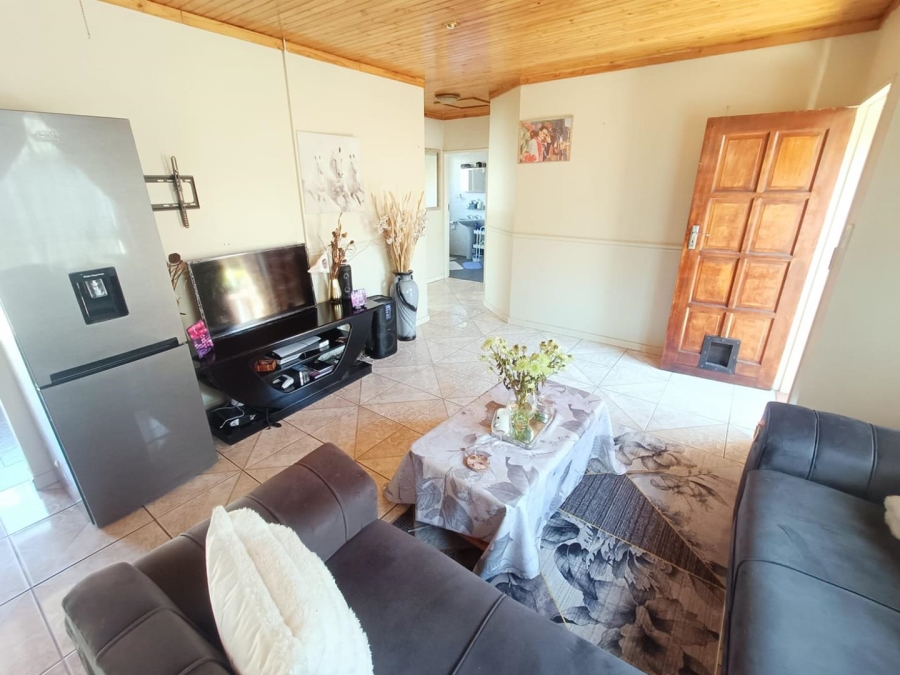 2 Bedroom Property for Sale in Die Hoewes Gauteng