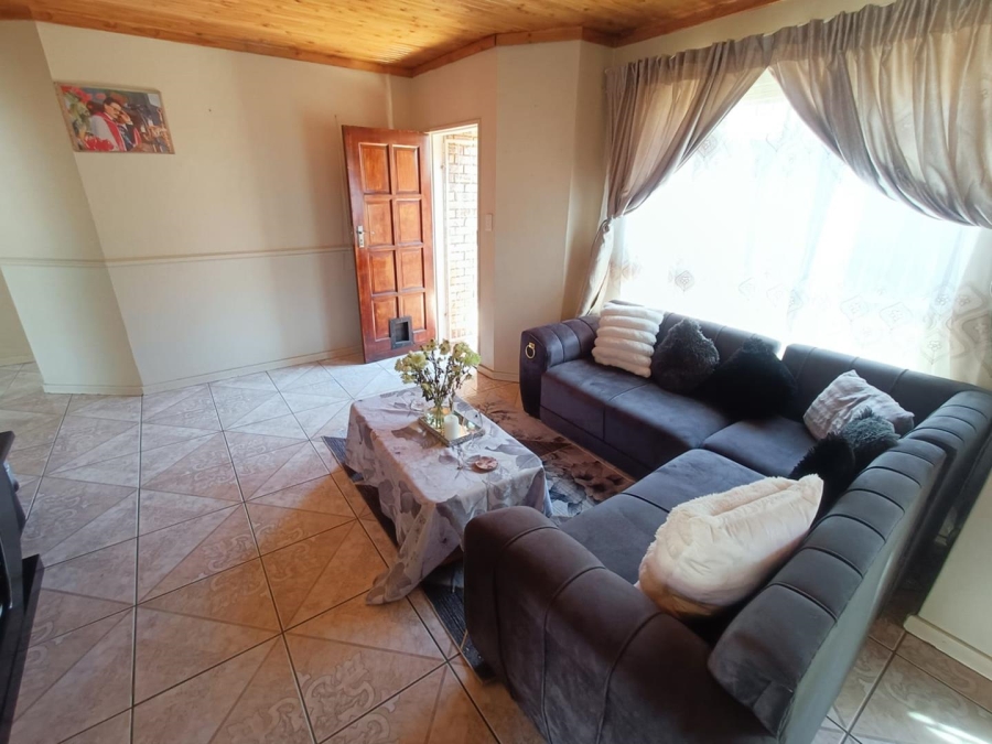 2 Bedroom Property for Sale in Die Hoewes Gauteng
