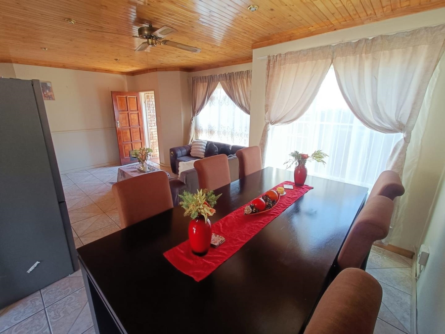 2 Bedroom Property for Sale in Die Hoewes Gauteng