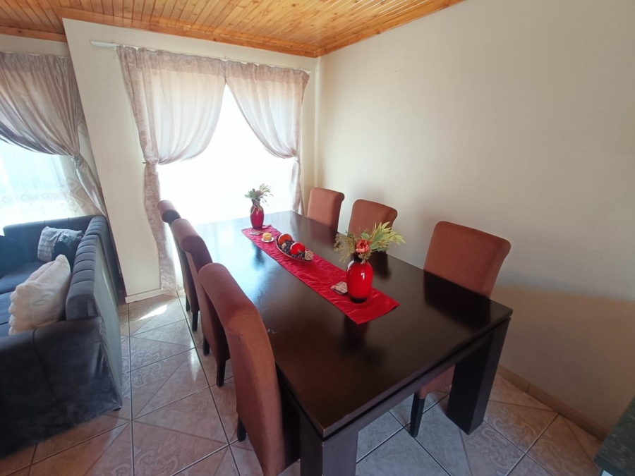 2 Bedroom Property for Sale in Die Hoewes Gauteng