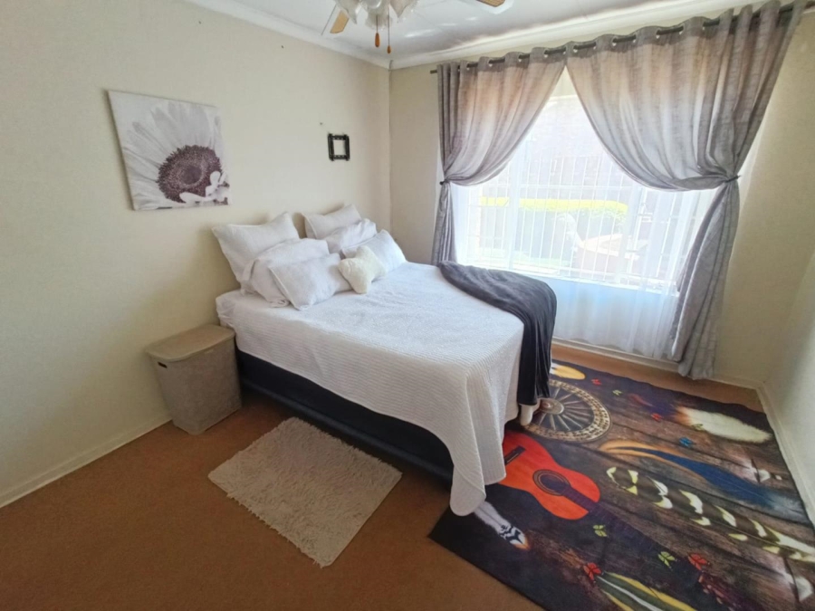 2 Bedroom Property for Sale in Die Hoewes Gauteng