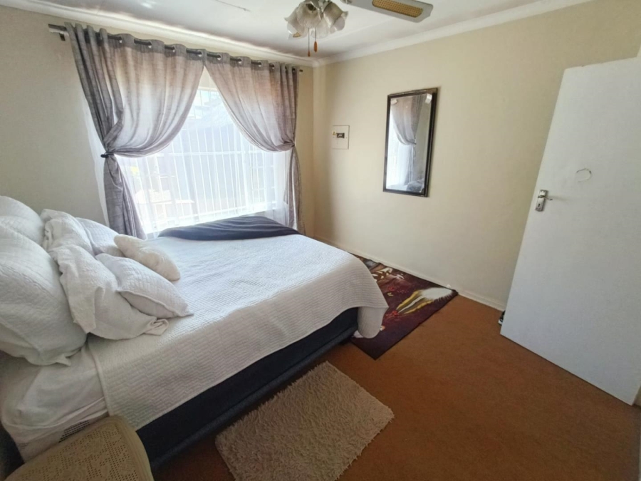 2 Bedroom Property for Sale in Die Hoewes Gauteng