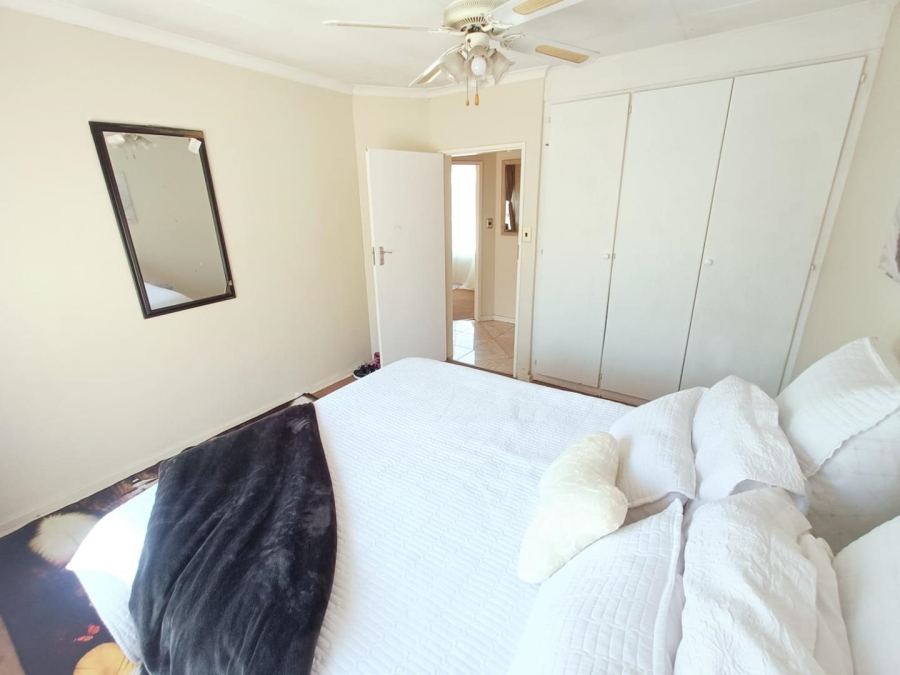 2 Bedroom Property for Sale in Die Hoewes Gauteng