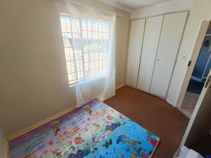 2 Bedroom Property for Sale in Die Hoewes Gauteng