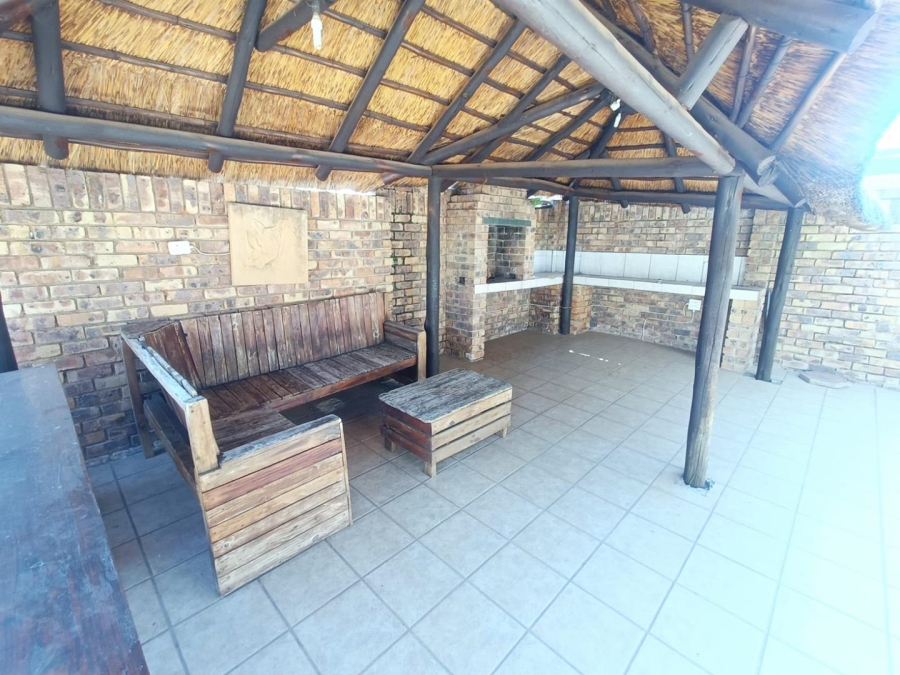 2 Bedroom Property for Sale in Die Hoewes Gauteng
