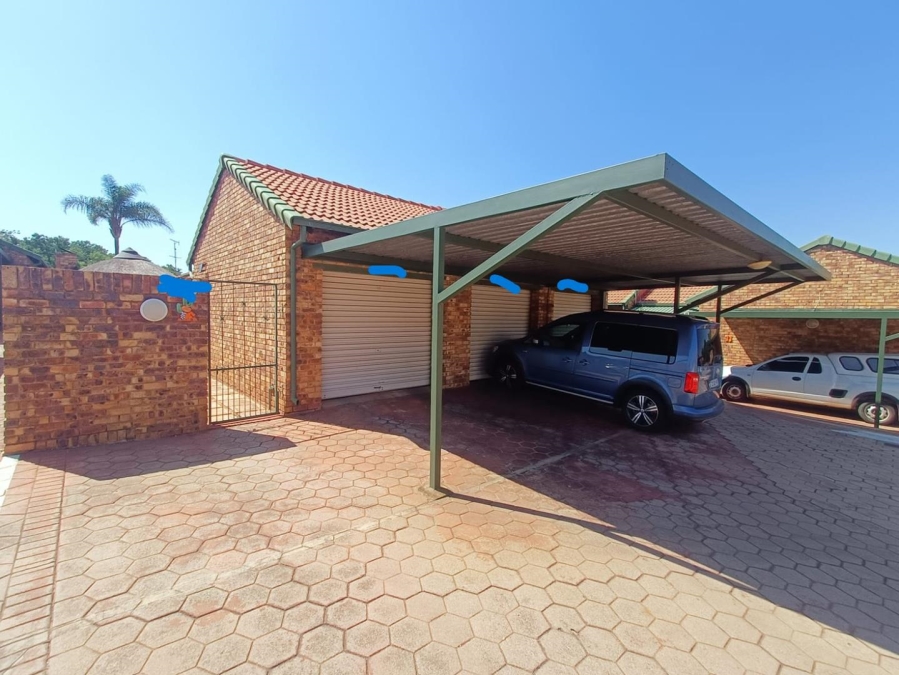 2 Bedroom Property for Sale in Die Hoewes Gauteng