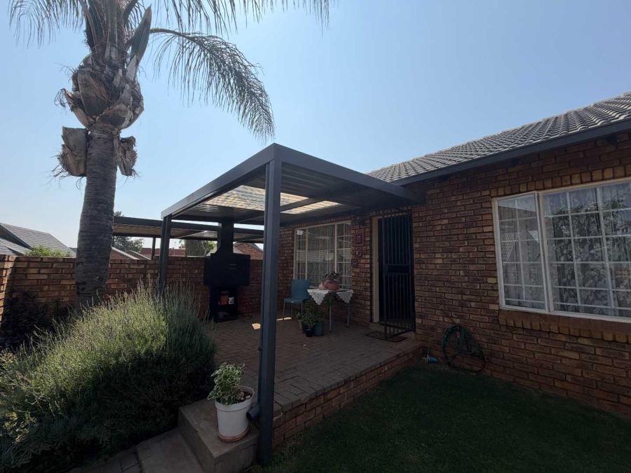 2 Bedroom Property for Sale in Amberfield Glen Gauteng