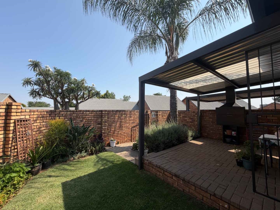 2 Bedroom Property for Sale in Amberfield Glen Gauteng