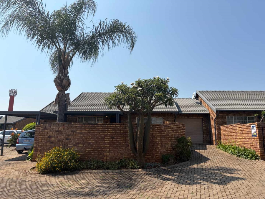 2 Bedroom Property for Sale in Amberfield Glen Gauteng