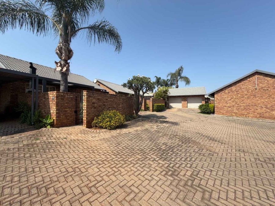 2 Bedroom Property for Sale in Amberfield Glen Gauteng