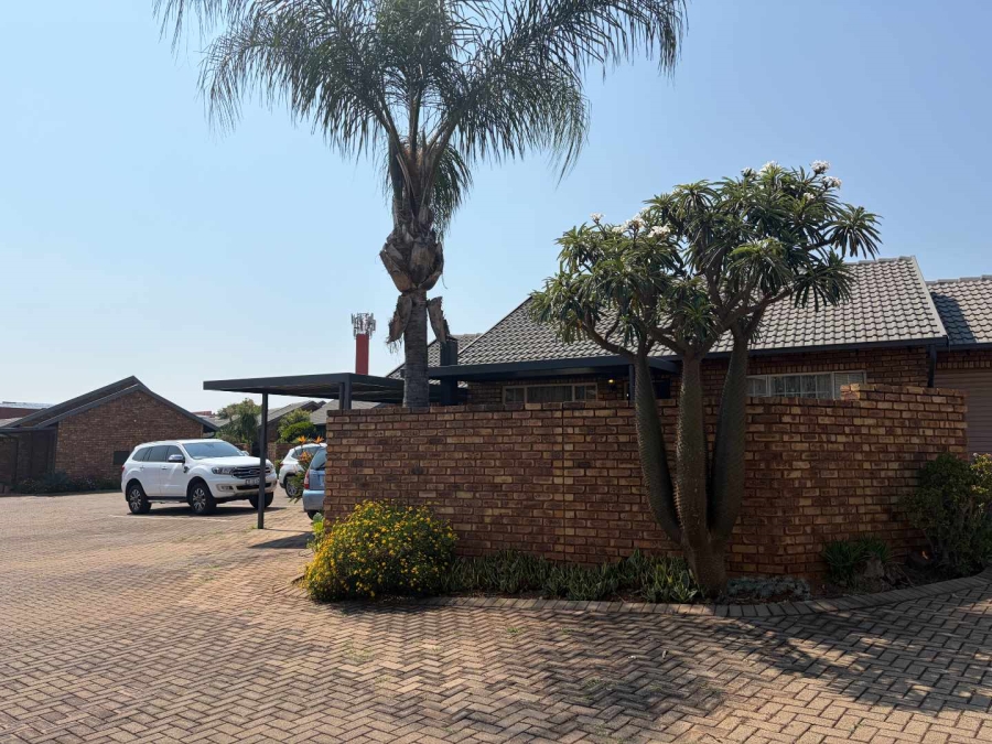 2 Bedroom Property for Sale in Amberfield Glen Gauteng