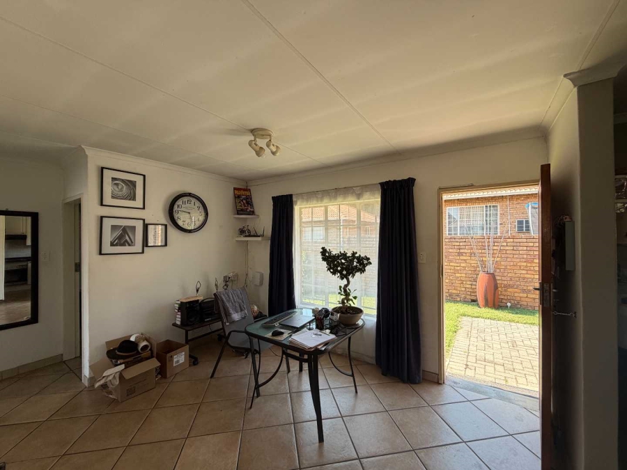 2 Bedroom Property for Sale in Amberfield Crest Estate Gauteng