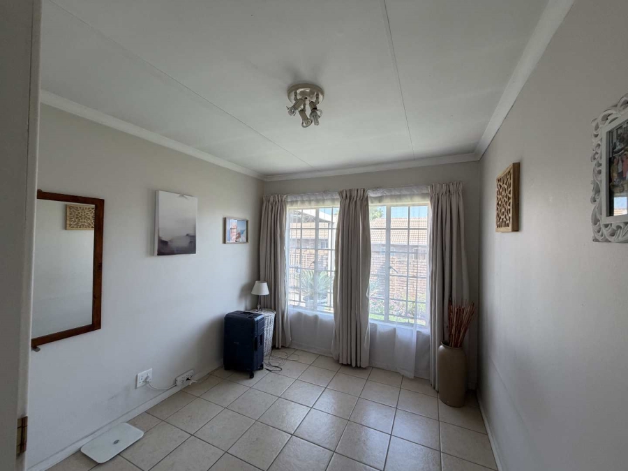 2 Bedroom Property for Sale in Amberfield Crest Estate Gauteng