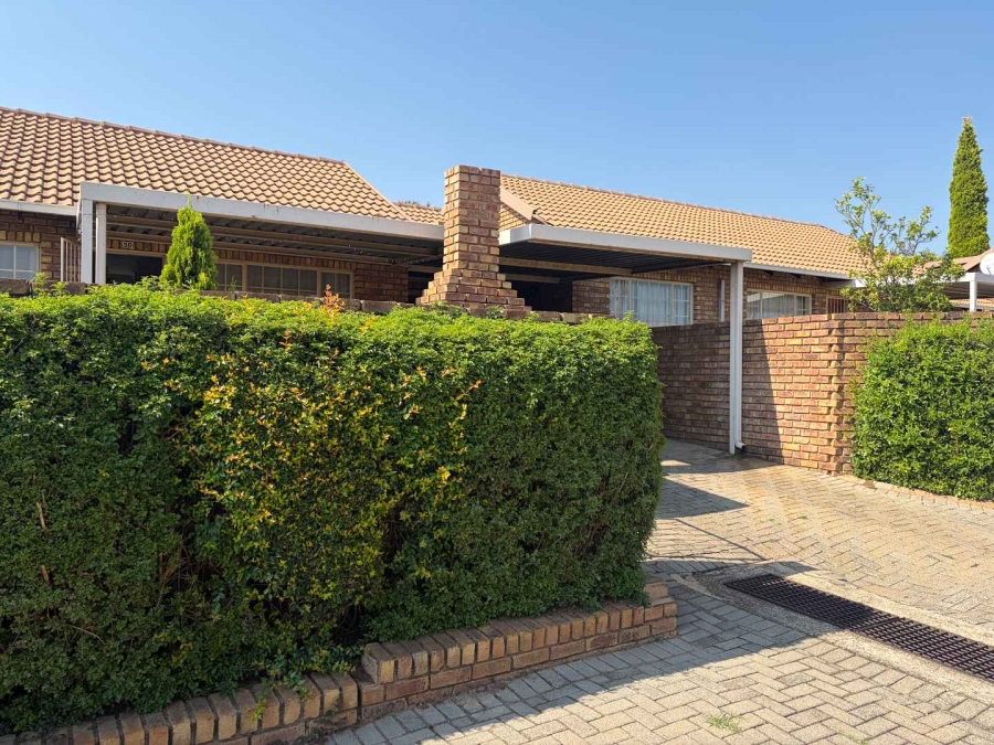 2 Bedroom Property for Sale in Amberfield Crest Estate Gauteng