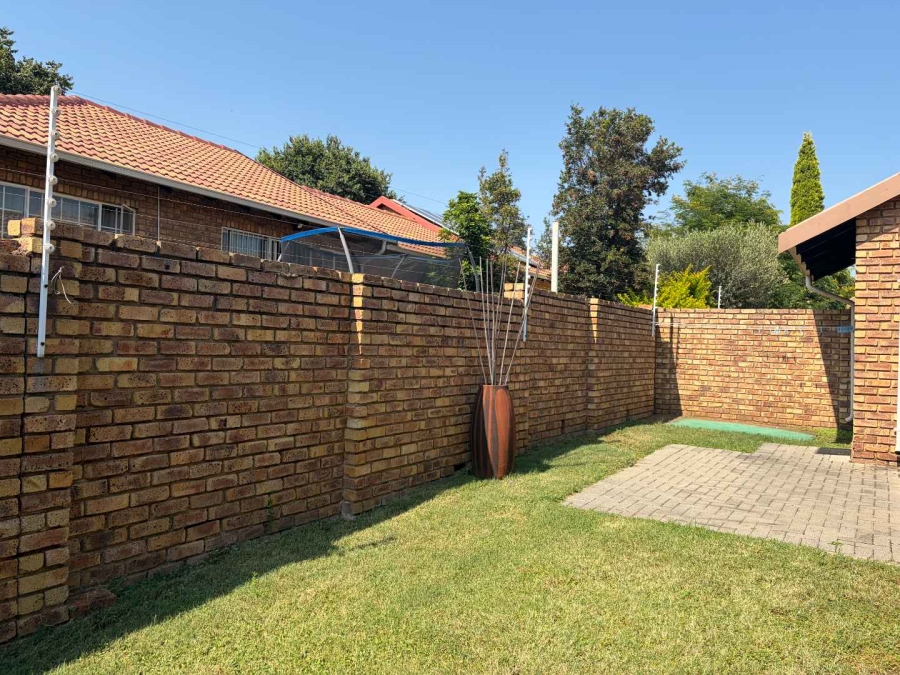 2 Bedroom Property for Sale in Amberfield Crest Estate Gauteng