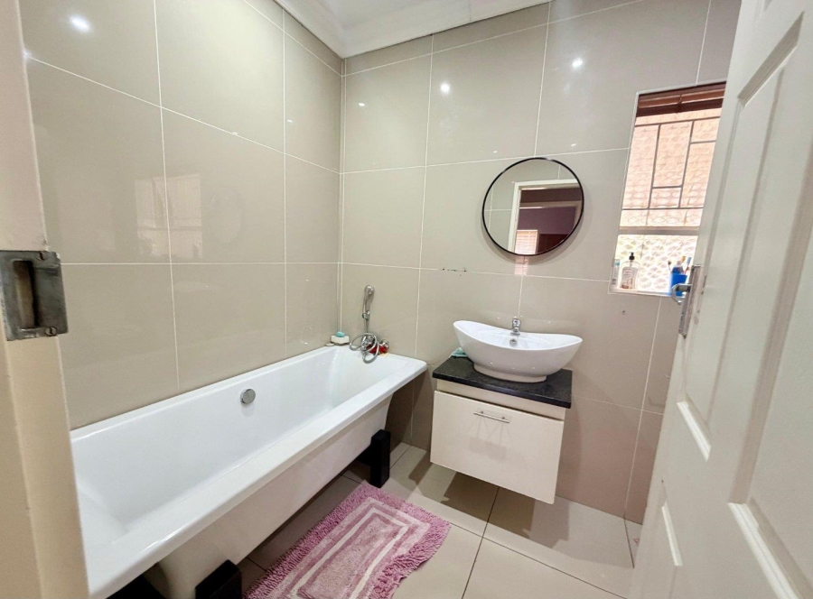 4 Bedroom Property for Sale in Mulbarton Gauteng