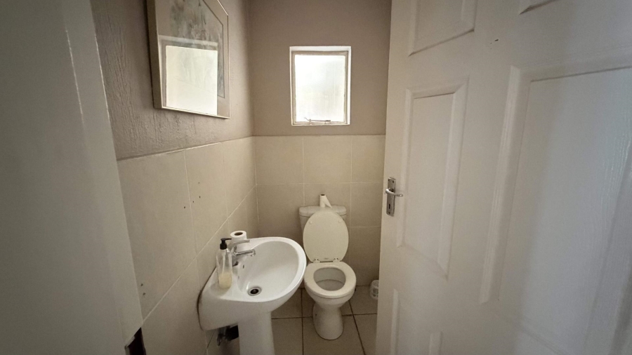 4 Bedroom Property for Sale in Mulbarton Gauteng