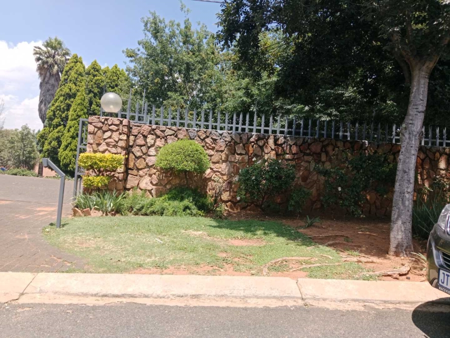 5 Bedroom Property for Sale in Mondeor Gauteng