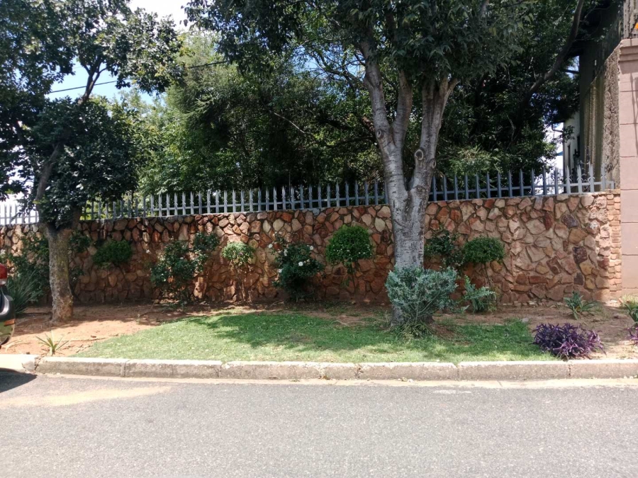5 Bedroom Property for Sale in Mondeor Gauteng