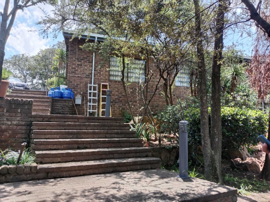 5 Bedroom Property for Sale in Mondeor Gauteng