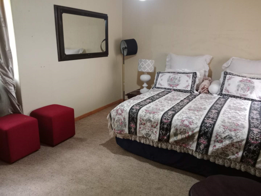 5 Bedroom Property for Sale in Mondeor Gauteng