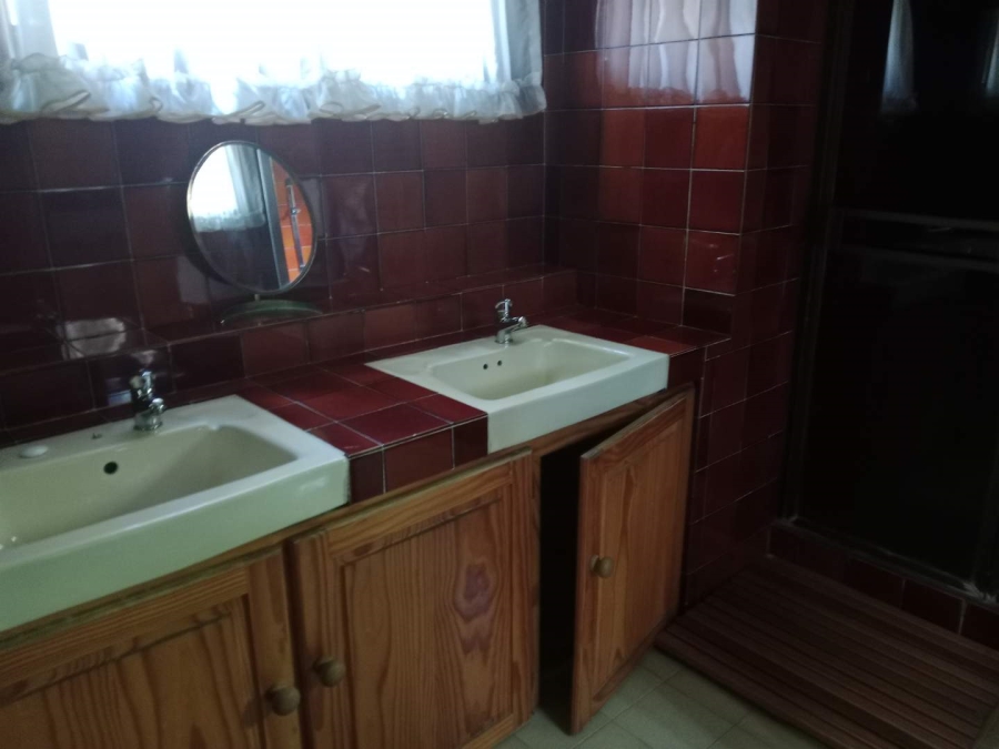 5 Bedroom Property for Sale in Mondeor Gauteng