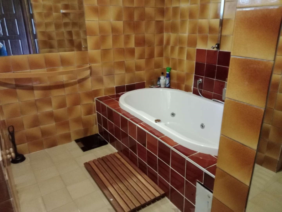 5 Bedroom Property for Sale in Mondeor Gauteng