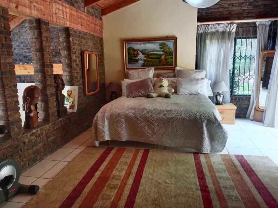 5 Bedroom Property for Sale in Mondeor Gauteng