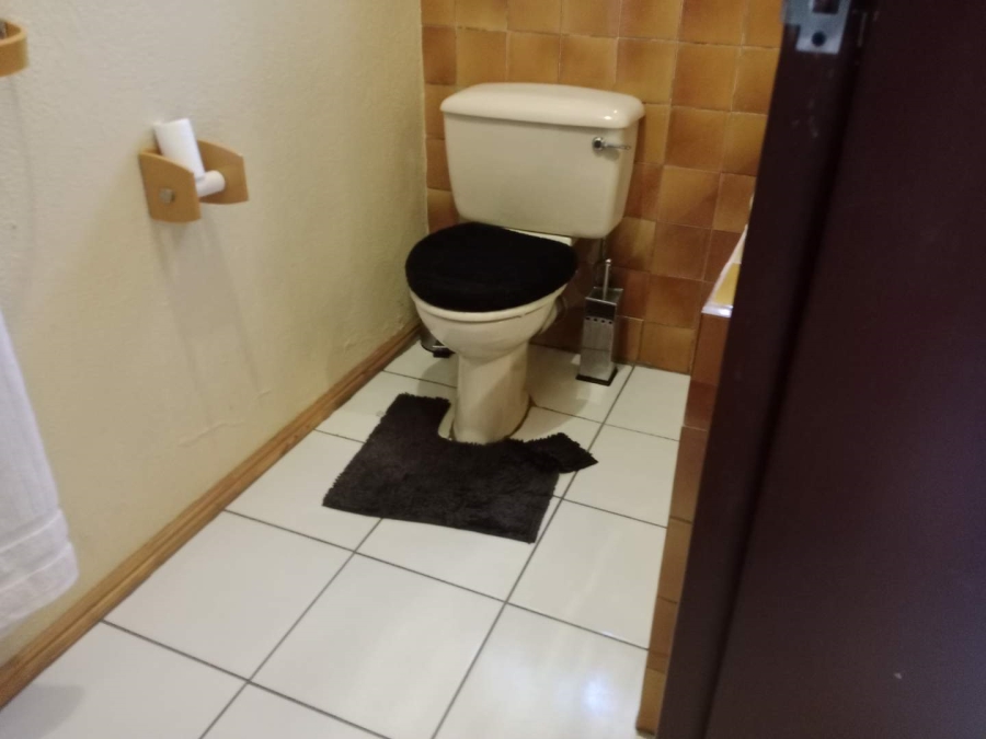 5 Bedroom Property for Sale in Mondeor Gauteng