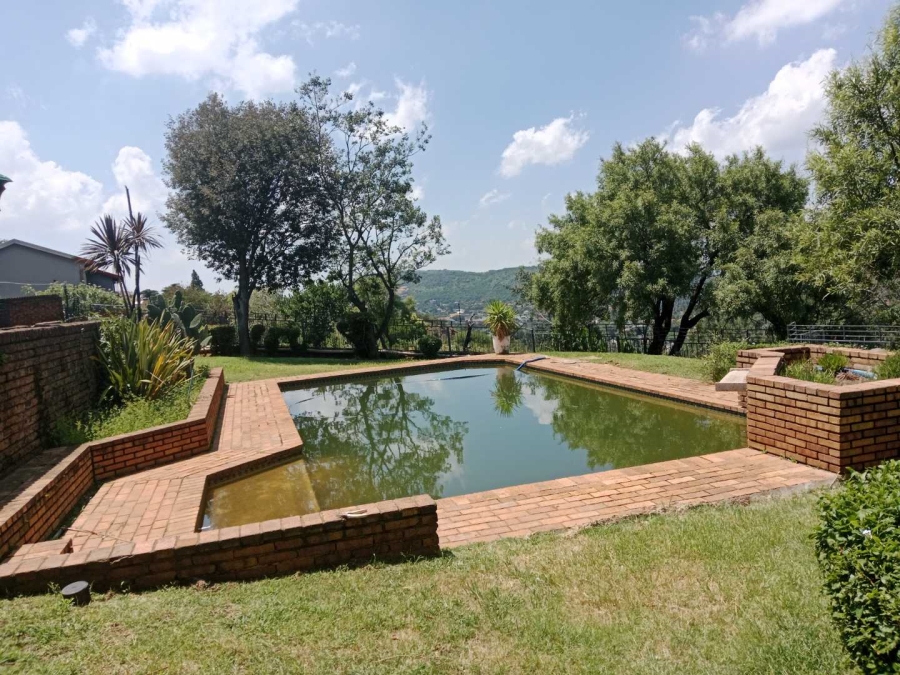 5 Bedroom Property for Sale in Mondeor Gauteng