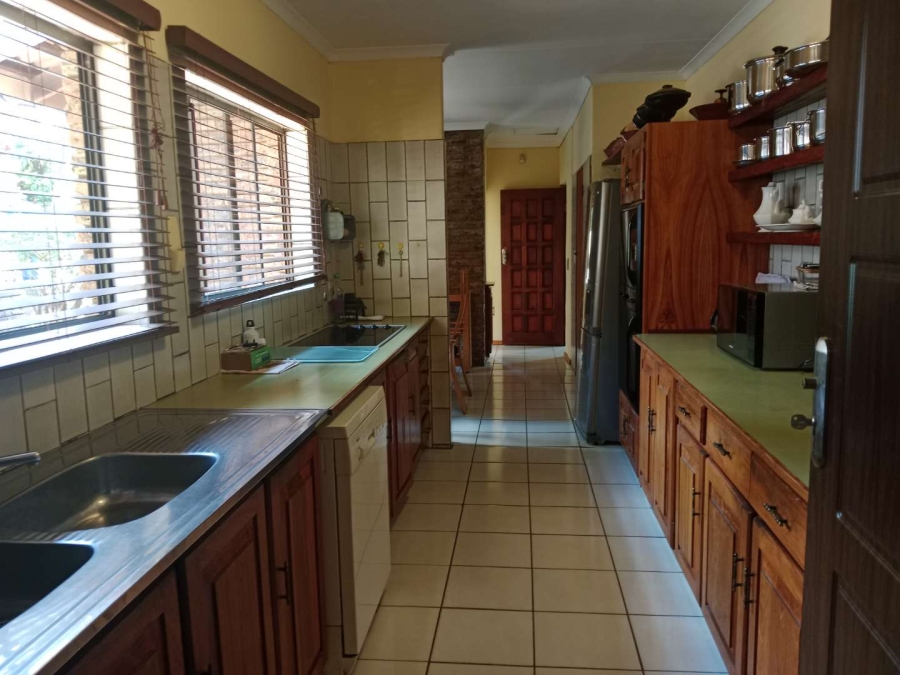 5 Bedroom Property for Sale in Mondeor Gauteng