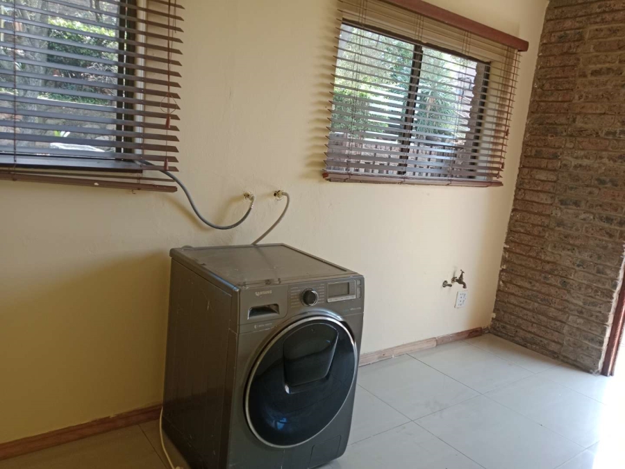 5 Bedroom Property for Sale in Mondeor Gauteng